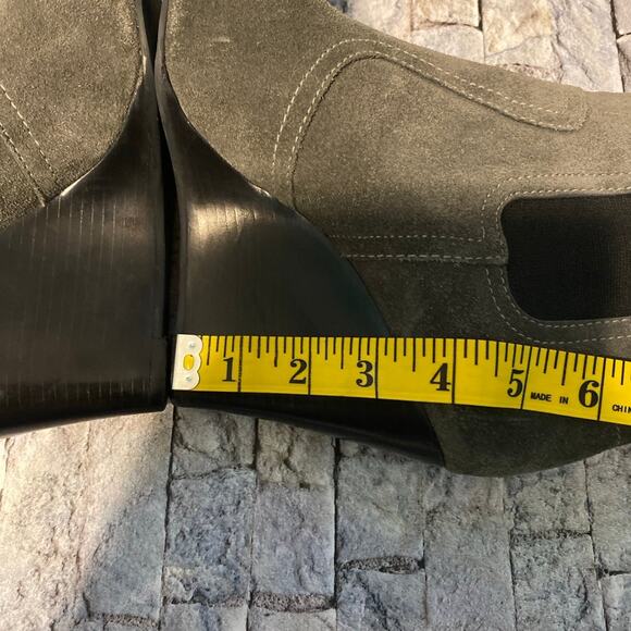 Sz 9 Tory Burch gray suede boots - Picture 11 of 12